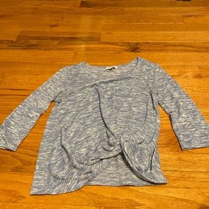 Quarter sleeve blue freckled sweater with tied knot at front left bottom